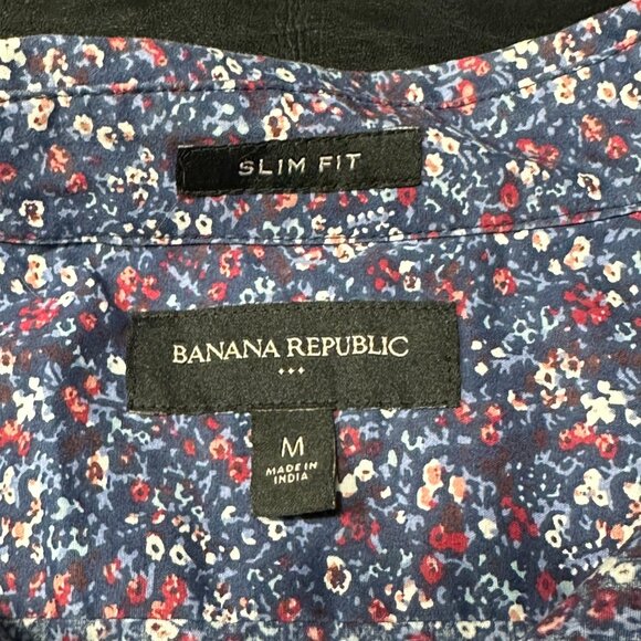 Bundle of 2 Banana Republic Slim Fit Button Downs With Pocket on Chest - Picture 5 of 6